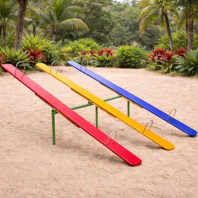 Gangorra de ferro com assento em madeira Tripla 6 Lugares – FE12 - Flex